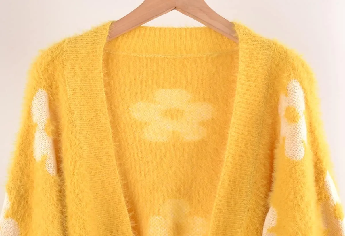chouyatou Women's Fuzzy Daisy Printed Cropped Cardigan Open Front Jacquard Knit Sweater Tops