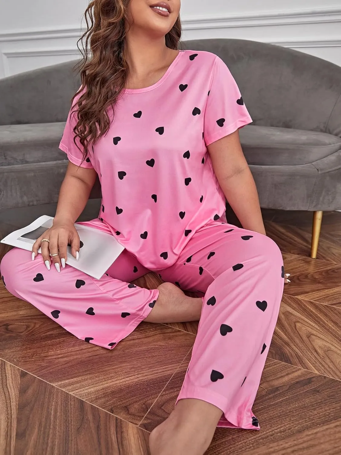Floerns Women's Plus Size Pajamas Graphic Print Short Sleeve Tee with Pants Pj Set
