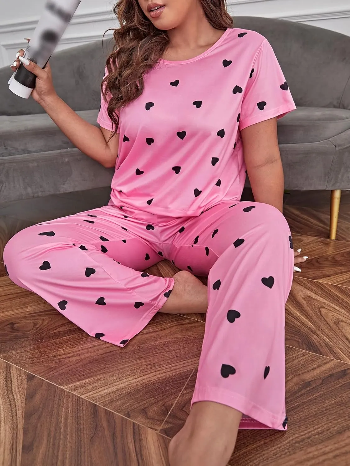 Floerns Women's Plus Size Pajamas Graphic Print Short Sleeve Tee with Pants Pj Set