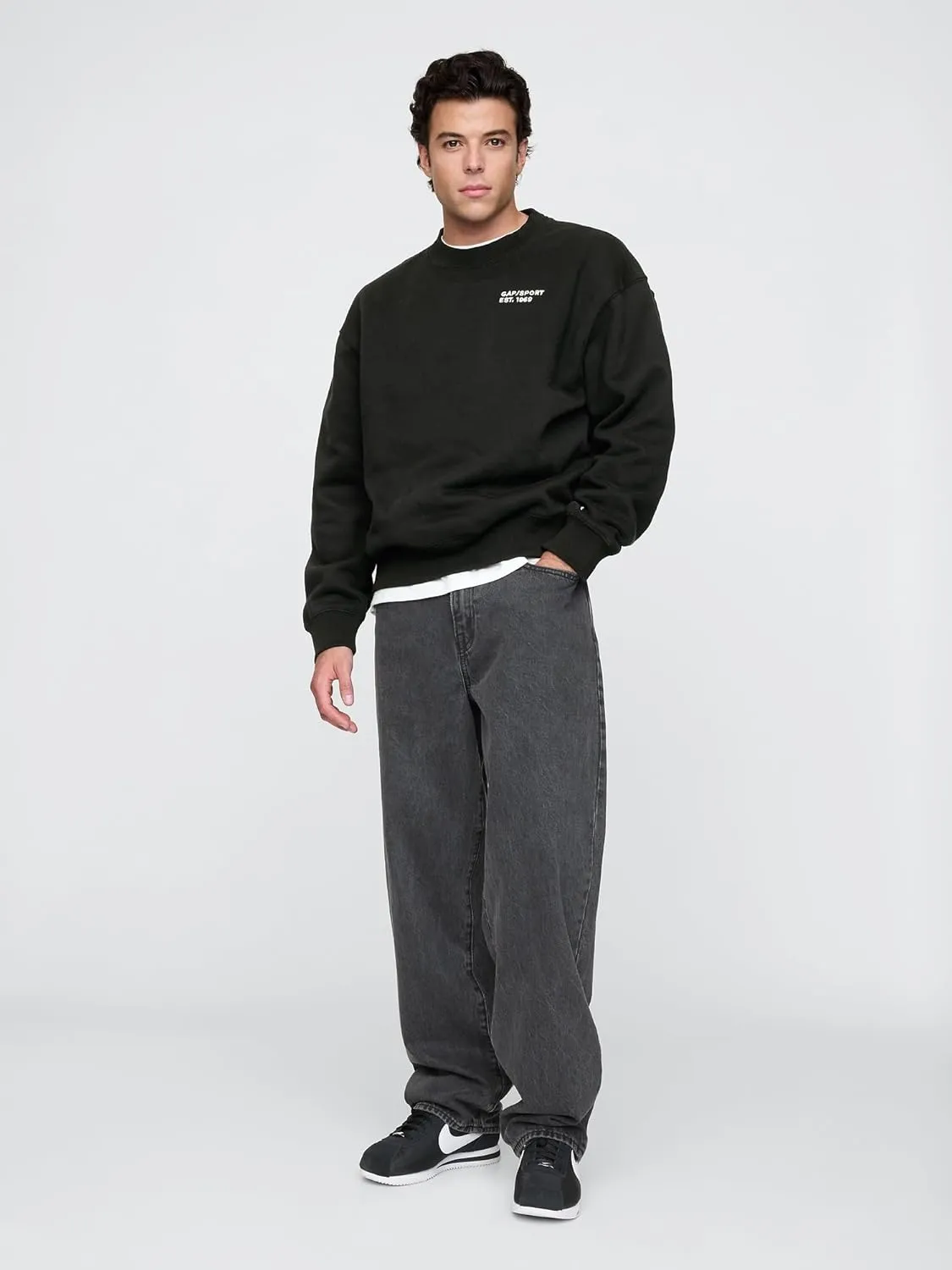 GAP Men's Mini Logo Crewneck Sweatshirt
