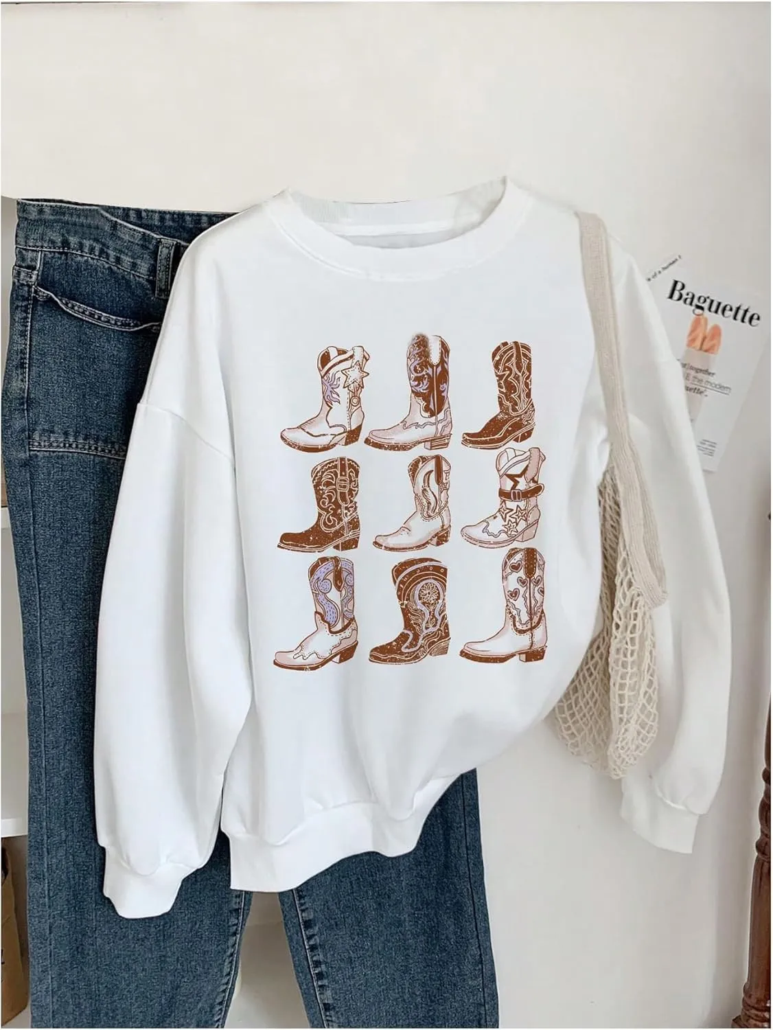 GORGLITTER Women's Shark Graphic Crewneck Sweatshirts Casual Long Sleeve Loose Oversized Pullover Sweatshirt
