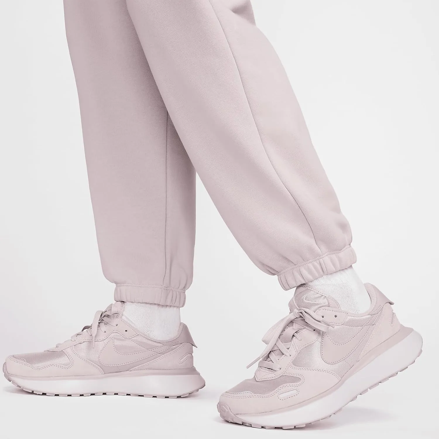 Nike Sportswear Club Fleece Women's Mid-Rise Oversized Sweatpants (DQ5800-019, Platinum Violet/White)