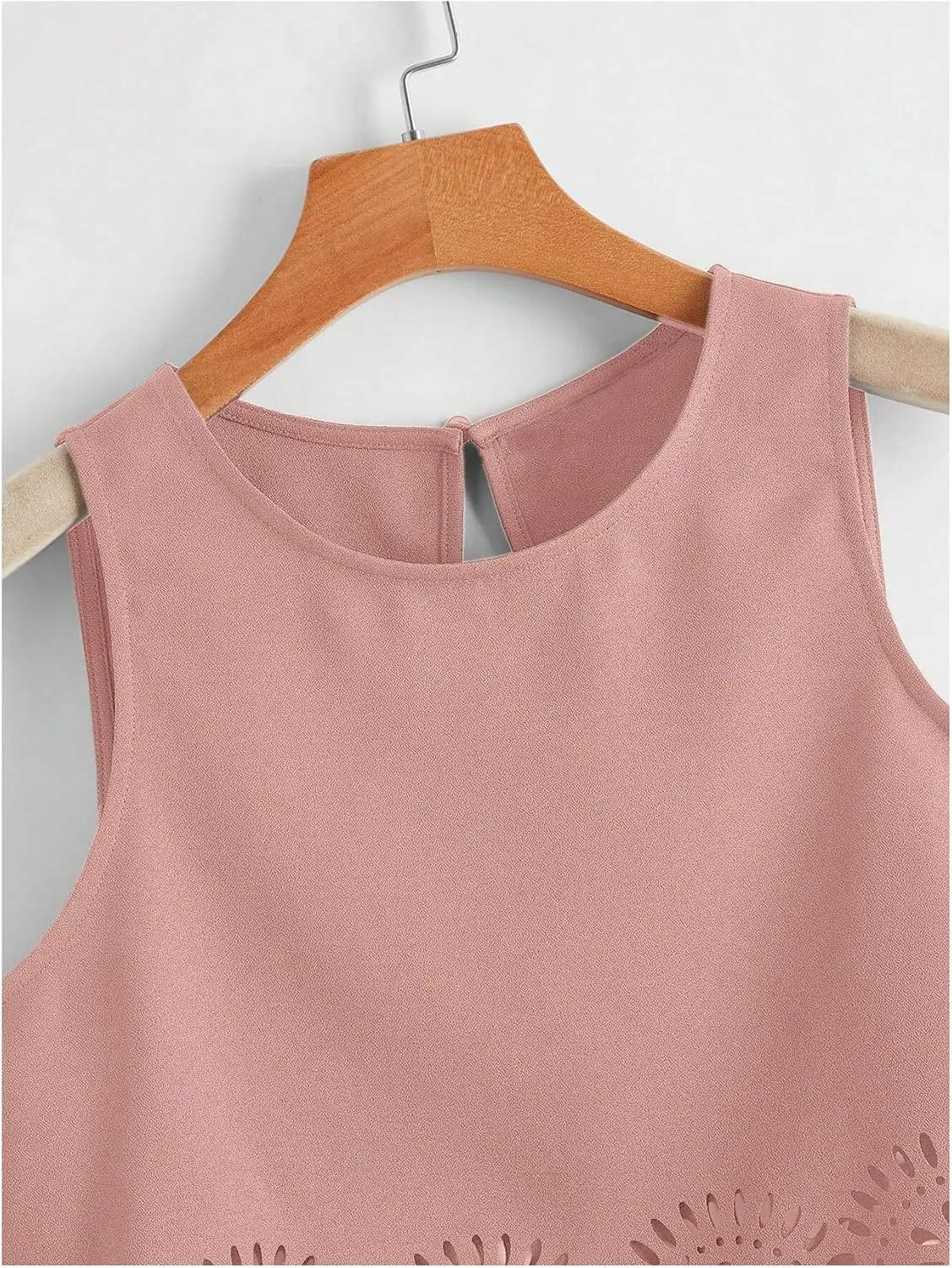 SOLY HUX Women's Summer Tank Tops Hollow Out Scallop Trim Sleeveless Vest Crop Top