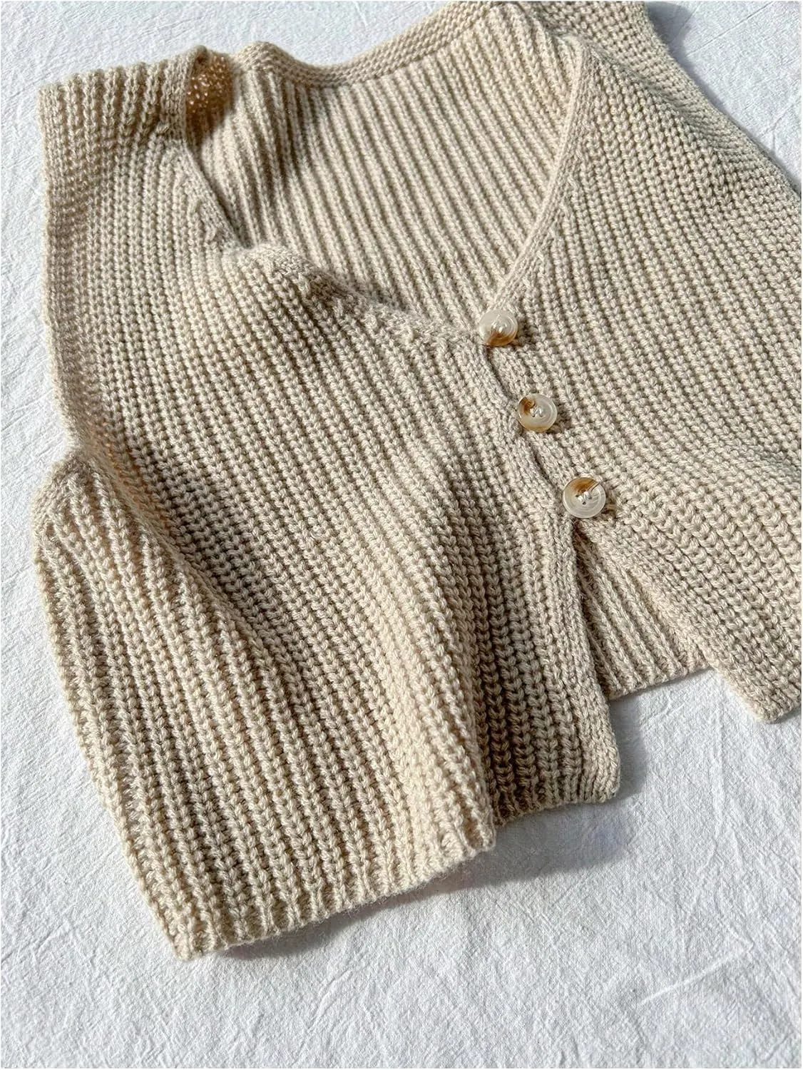 SweatyRocks Women's Button Front Sweater Vest Split V Neck Sleeveless Crop Knit Tops