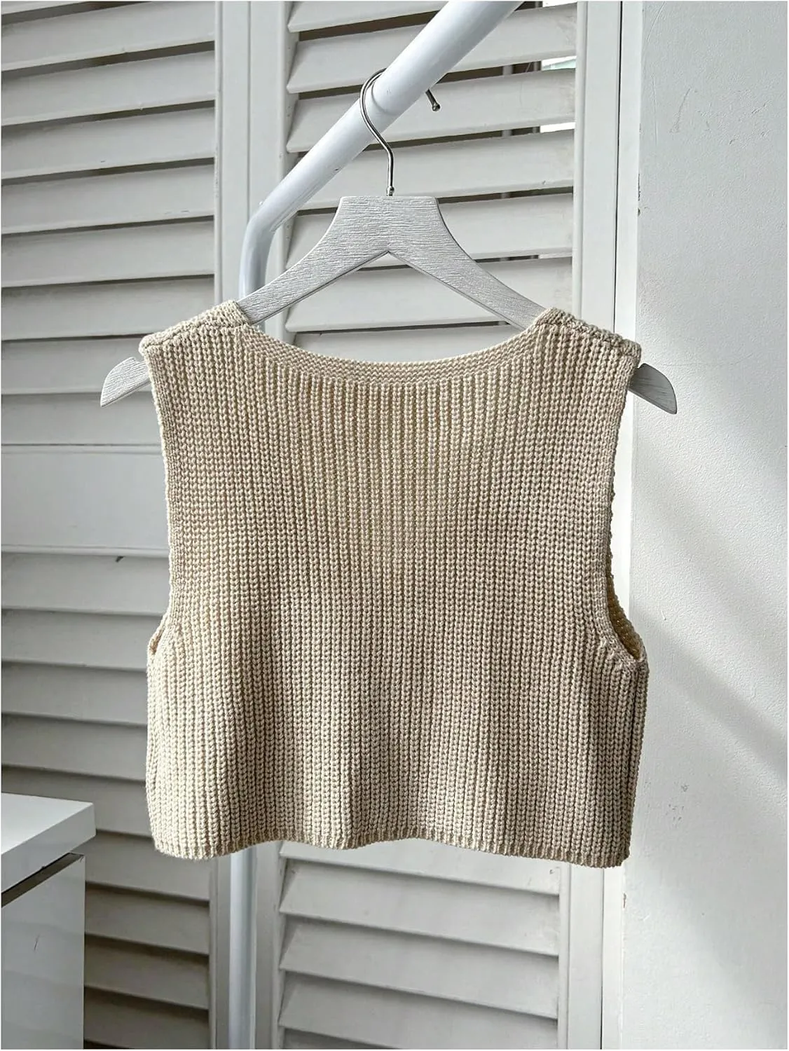 SweatyRocks Women's Button Front Sweater Vest Split V Neck Sleeveless Crop Knit Tops
