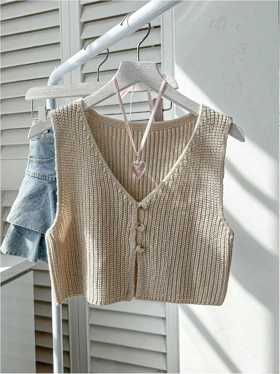 SweatyRocks Women's Button Front Sweater Vest Split V Neck Sleeveless Crop Knit Tops