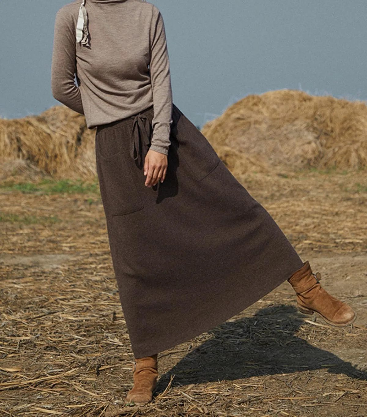 Women's Maxi Wool Skirt with Pockets Elastic High Waist Drawstrings Autumn Winter Pleated Midi Skirt